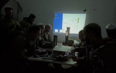 בלב בית חאנון בעזה: חיילי צה"ל קוראים את המגילה • תיעוד