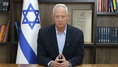 בני גנץ מאיים: אפרוש מהממשלה אם חוק הגיוס יעבור 