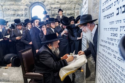 האדמו"ר מבאבוב 45 על ציון חותנו האדמו"ר זצ"ל