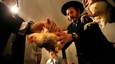 גל פיטורין שני ב´גלאט עוף´ עטרות
