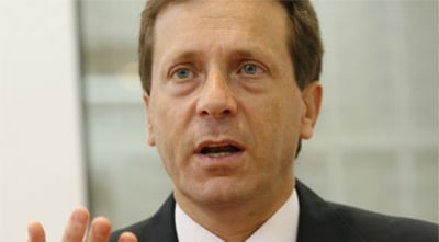שר הרווחה, בוז'י הרצוג.