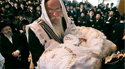 מעמד ברית מילה, צילום פלאש 90