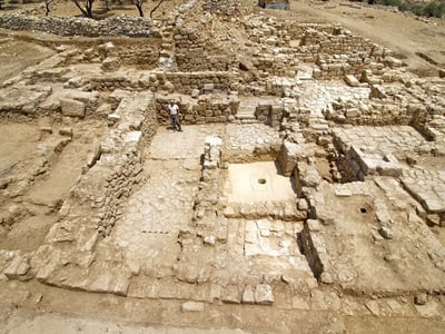 נחשף ארון קבורה עם כיתוב בעברית: "בן הכהן הגדול"