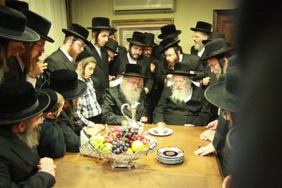 האדמו"ר מגור בביקור מיוחד בבית האדמו"ר ממונקאטש
