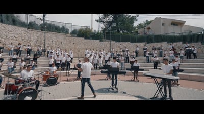 מאה נגנים וזמרים בביצוע מיוחד: "והיא שעמדה"