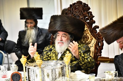 האדמו"ר מויז'ניץ בטיש חוה"מ פסח