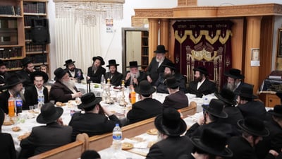 טיש הילולא בצאנז גימגראד 