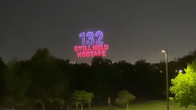 וואו! 500 רחפנים האירו את שמי ניו יורק בקריאה לשחרור החטופים | צפו
