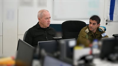 שר הבטחון גלנט בבסיס 8200