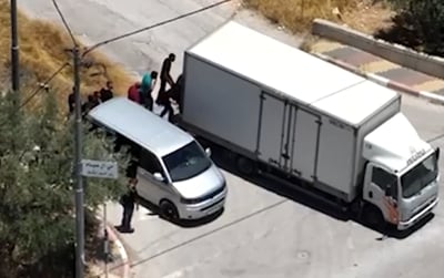 צפו: 17 שבח"ים נתפסו בדופן של משאית כפולה בירושלים
