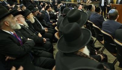 כדי להיות מנהיגים רוחניים שלמים, הם צריכים להיות כתובת לפתרון כל סוגי השאלות והסכסוכים