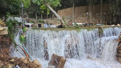 צינור התפוצץ והוביל להצפת שכונה: לוחמי אש חילצו לכודים מהבתים