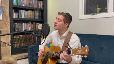 אמן הגיטרה הצעיר בביצוע ייחודי ללהיט של ישי ריבו