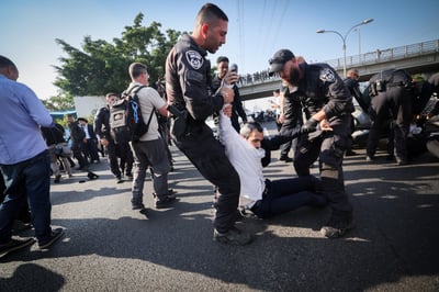 ה'רצ"פניקים' חסמו את הכניסה לבני ברק; שוטרים פינו בכוח