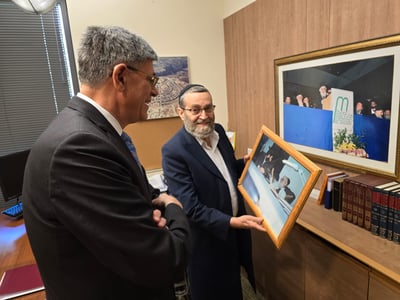 בפגישה עם השגריר, גפני עקץ את נתניהו: "אסור להתגרות באומות העולם"