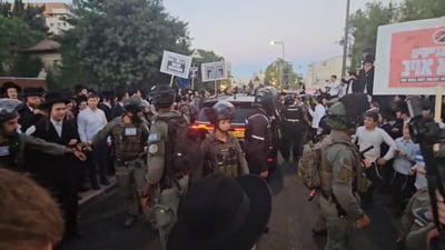 עצרת הענק בירושלים: המונים החלו לצעוד מכיכר השבת לשרי ישראל | גולדקנופף הותקף