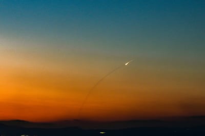 התחזית לימים אלו: גם עליה קלה בטמפרטורות - וגם טפטופים
