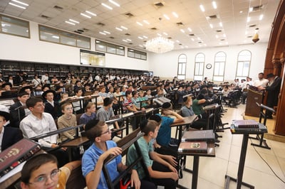 הגאון רבי אהרן פלדמן בשיחה בישיבת 'באר התורה' בבית שמש