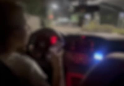 צפו: ילד בן 13 נהג ברכב, אחז בסלולרי - ונעצר ע"י המשטרה