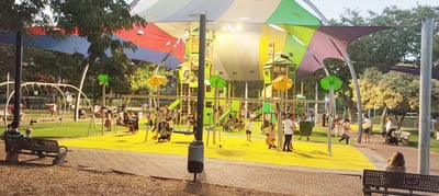אמהות וילדים בגינות המשחקים  "במה הם אשמים"