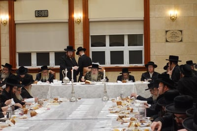 סעודת ראש חודש בטאהש 