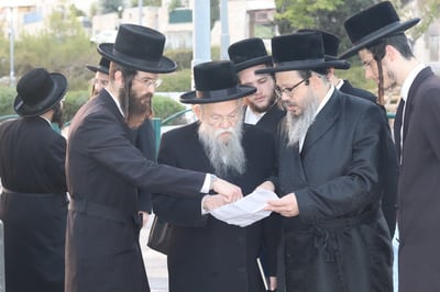 אב"ד גרוסוורדיין בביקור בביתר 