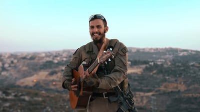 החייל החב"די בסינגל קליפ ייחודי: "לחיים!"