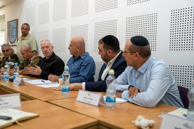 גלנט: "השלב הבא במלחמה נגד חיזבאללה יתחיל בקרוב" 