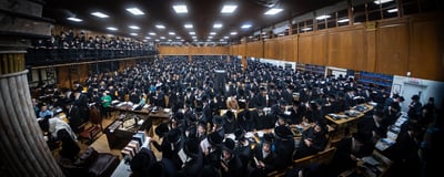 סליחות ראשונות בחצה"ק צאנז קלויזנבורג 