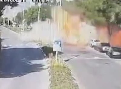 תיעוד דרמטי: התושבים בורחים מהרכב - והרקטה פוגעת