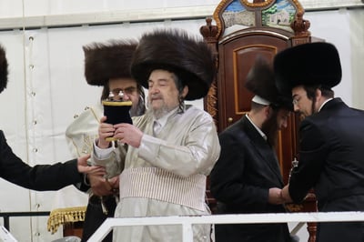 חג הסוכות אצל הגה"צ רבי יעקב מאיר שעכטער