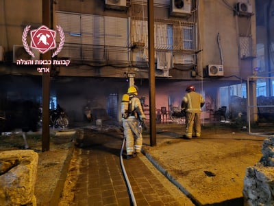 כוחות ההצלה בטיפול בשריפה בבני ברק