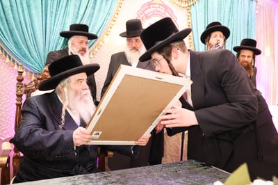 מעמד חלוקת פרסים בישיבת 'קרעטשניף - ירושלים' 
