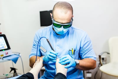 מהפכה בטיפול בפטרת: לייזר חדש לפתרון תוך 15 דקות