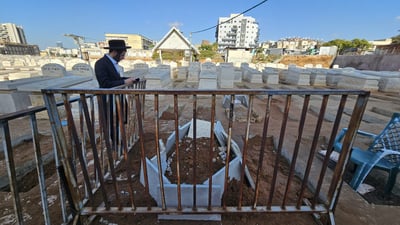 קברו של הגאון רבי אשר דויטש זצ"ל