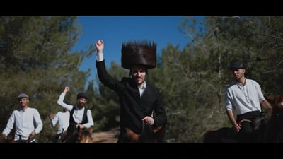 הקליפ החדש של מאעייס: סוסים וריקודים