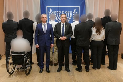 הנשיא הרצוג עם מצטייני המוסד