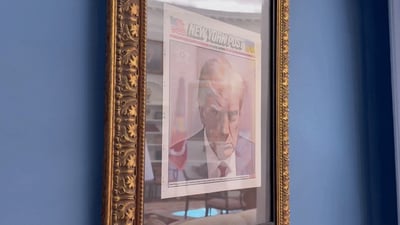 הטרלה: טראמפ תלה את תמונתו כעצור - במסדרון הבית הלבן 