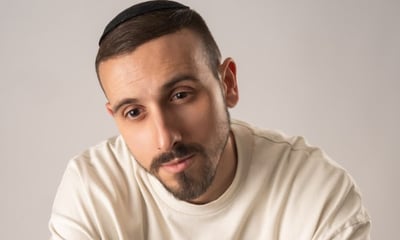 אופיר אלחייני משיק את אלבום הבכורה שלו: "אחד"