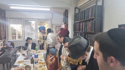 שמחת חג בבית הגרב"ד אלישיב