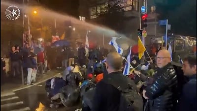 אש בכביש, זרנוקי מים ועימותים: הפגנה סוערת בירושלים