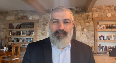 צבי יחזקאלי בפינה על פרשת ויקהל • צפו