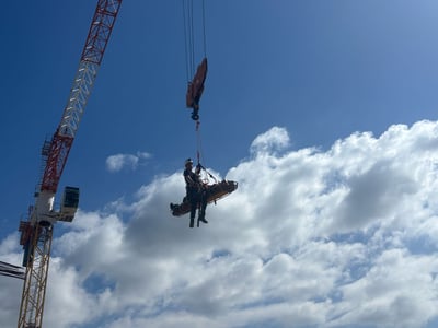 לוחמי האש מחלצים פועל מבור במכון השפכים שבחיפה