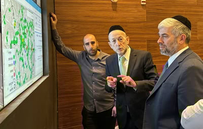סגן השר מקלב במרכז ניהול התנועה בירושלים