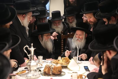 האדמו"ר מבאבוב בביקור אצל הגה"צ רבי אהרן שיף גאב"ד אנטווערפן
