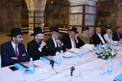 ישיבת מועצת הרבנות הראשית במנהרות הכותל