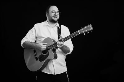 הזמר והיוצר אריאל בורסוצקי מבקש: "חנני השם"