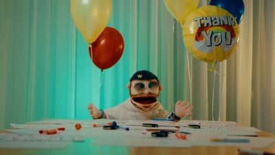אפיקו-מן מבקר בבית החולים בקליפ חדש: "רפואה שלמה"