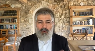 צבי יחזקאלי בפינה על פרשת ויקרא • צפו