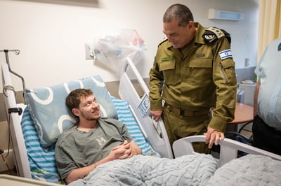 זמיר בביקור פצועים